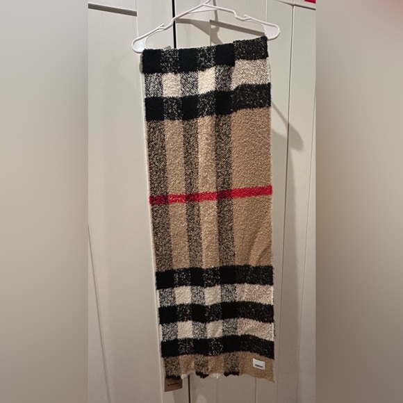 Burberry Jumbo Boucle Half Mega Check Cashmere Blend Scarf - Picture 2 of 7
